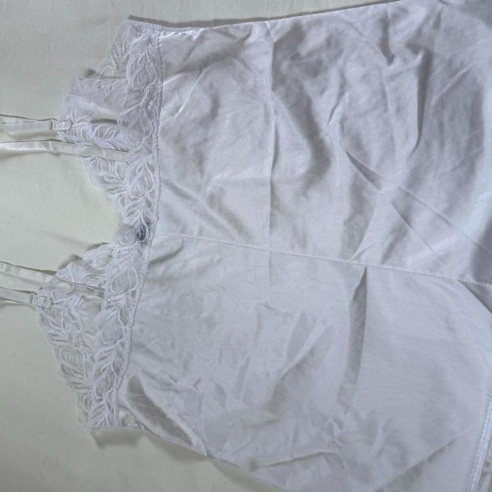 White lace cami  70s white lace cami Body Chic fits like a medium - Picture 4 of 5